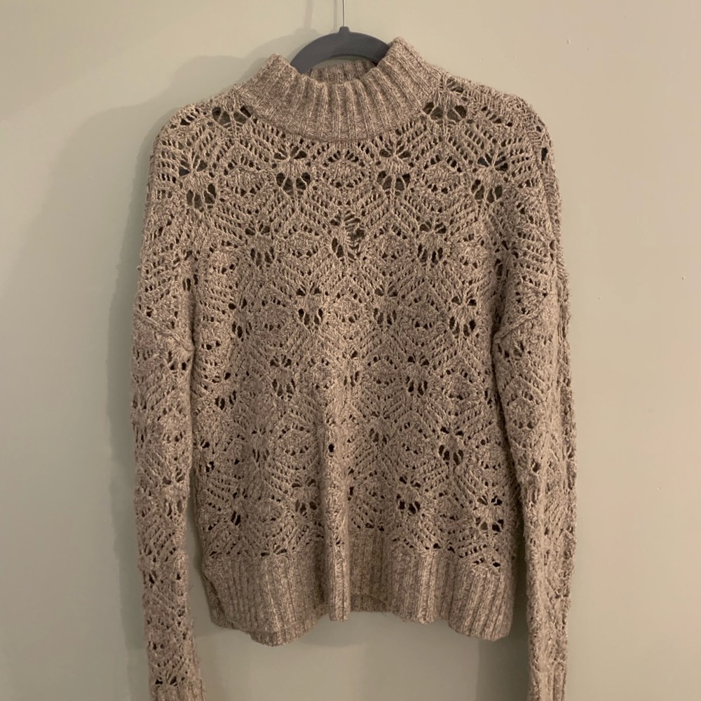gray American Eagle sweater